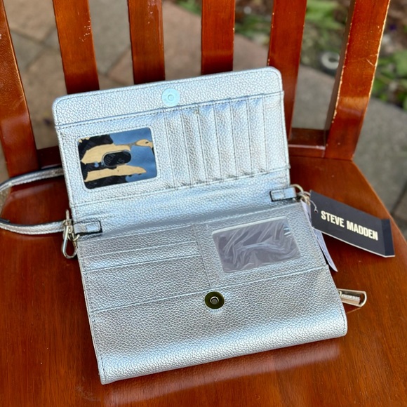 Steve Madden Quilted Silver Metallic Crossbody - NWT - Picture 9 of 11